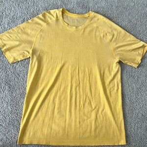 Men’s Lululemon Short Sleeve Tee